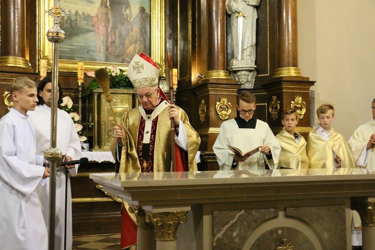 Konsekracja ołtarza w Nałęczowie