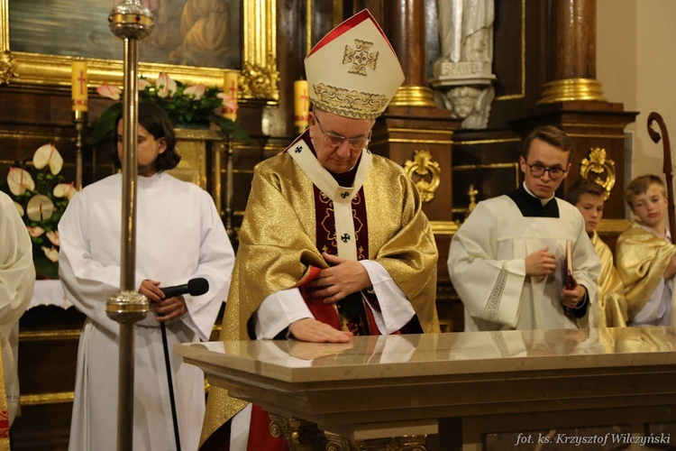 Konsekracja ołtarza w Nałęczowie