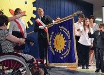 ▲	Uczniowie tradycyjnie złożyli przysięgę na sztandar.