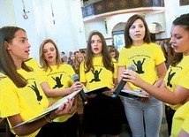 W czasie wieczoru śpiewał zespół barcickiej wspólnoty młodzieżowej.