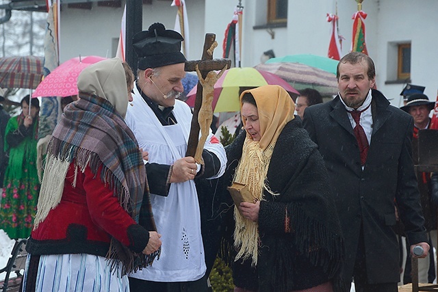 	Dowodem żywej pamięci tego powstania są obchodzone co roku uroczyście w Chochołowie rocznice z jego inscenizacją.