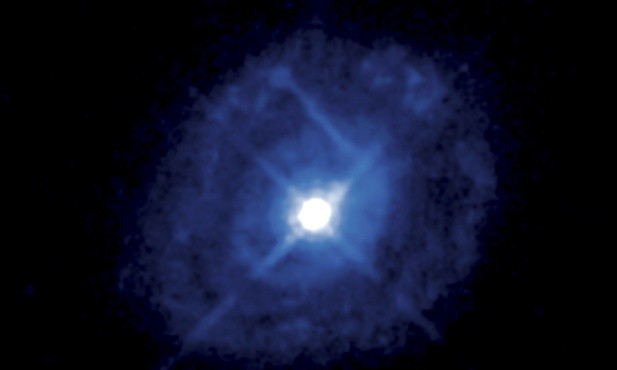 Siedzimy i patrzymy w niebo, bojąc się czegoś, co jest daleko od nas, co zdarzy się za kosmicznie długi czas