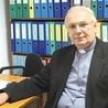 Ks. Stanisław Łabendowicz zachęca  do poznawania teologii.