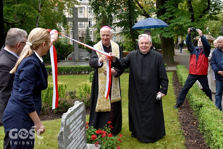 Poświęcenie i odsłonięcie pamiątkowej tablicy i otwarcie placu ks. Alojzego Schmidta