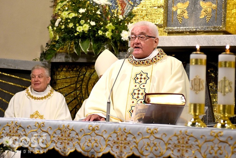 Poświęcenie i odsłonięcie pamiątkowej tablicy i otwarcie placu ks. Alojzego Schmidta