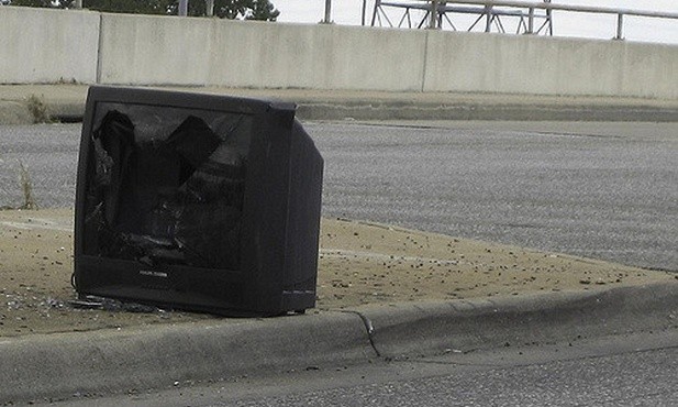 Po meczu Polaków wyrzucił telewizor przez okno