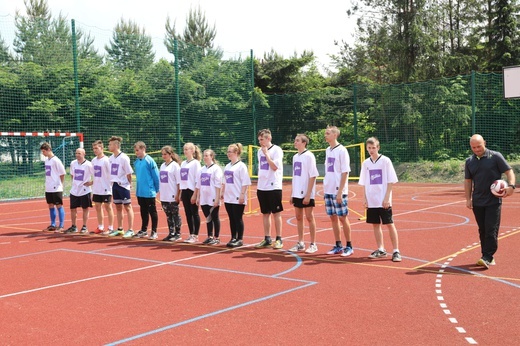 Poświęcenie boiska w ZSS nr 17 w Wapienicy