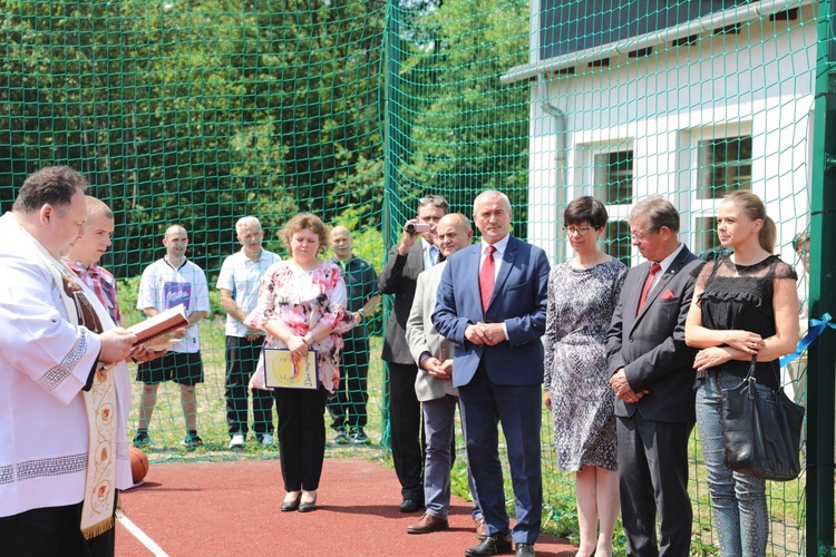 Poświęcenie boiska w ZSS nr 17 w Wapienicy