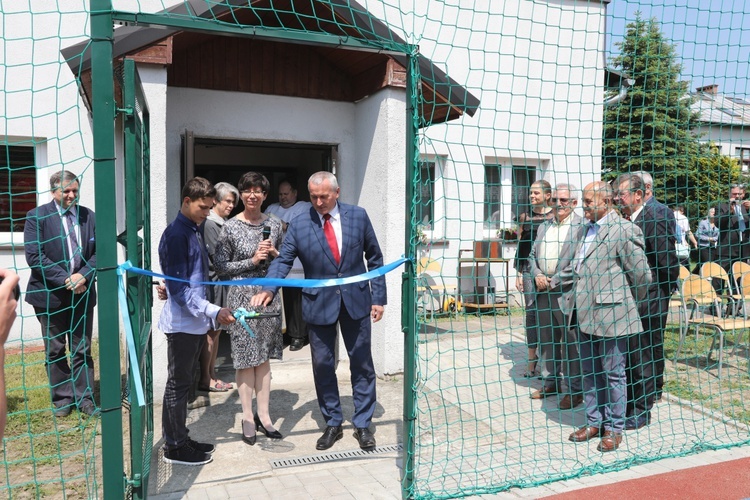 Poświęcenie boiska w ZSS nr 17 w Wapienicy