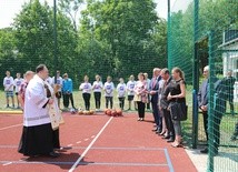 Poświęcenie boiska w ZSS nr 17 w Wapienicy