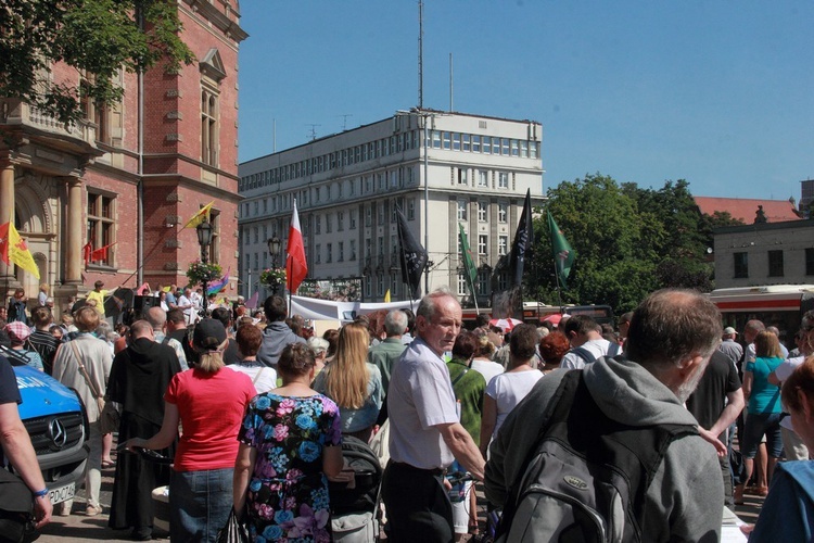 Protest przeciwko Modelowi na rzecz Równego Traktowania