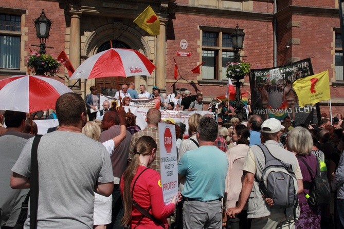 Protest przeciwko Modelowi na rzecz Równego Traktowania