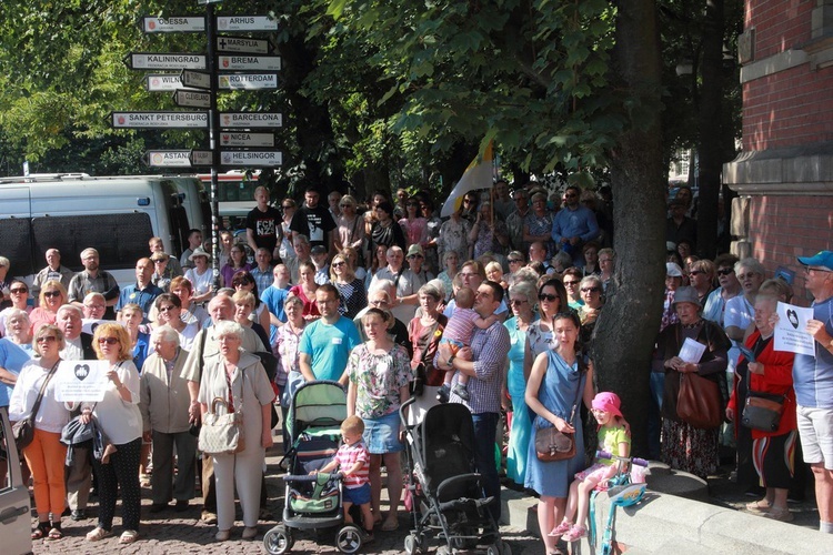 Protest przeciwko Modelowi na rzecz Równego Traktowania