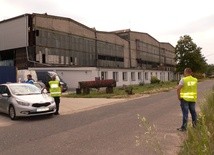 Teren składowiska został zabezpieczony przez policję i straż pożarną