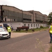 Teren składowiska został zabezpieczony przez policję i straż pożarną