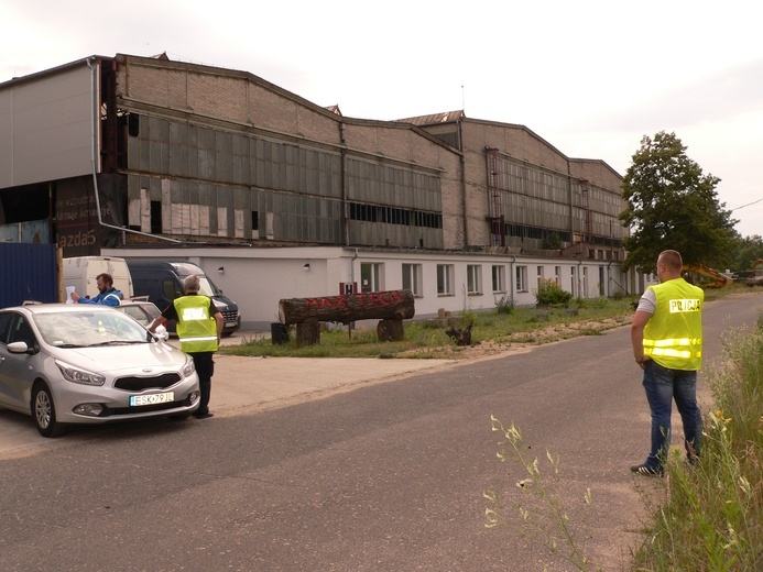 Teren składowiska został zabezpieczony przez policję i straż pożarną