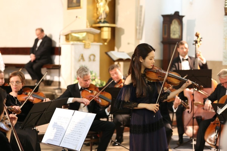 Koncert muzyki w Ożarowie 