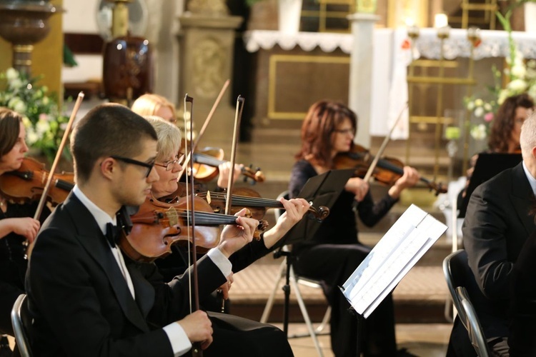 Koncert muzyki w Ożarowie 