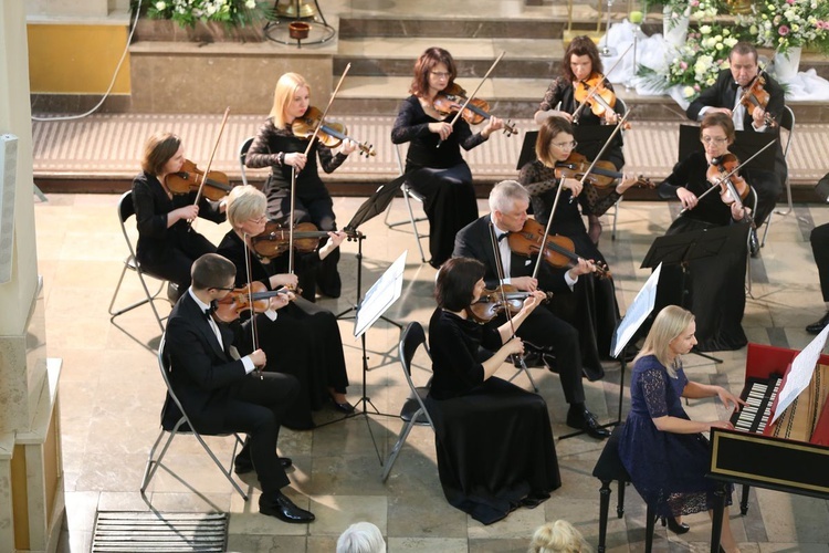 Koncert muzyki w Ożarowie 