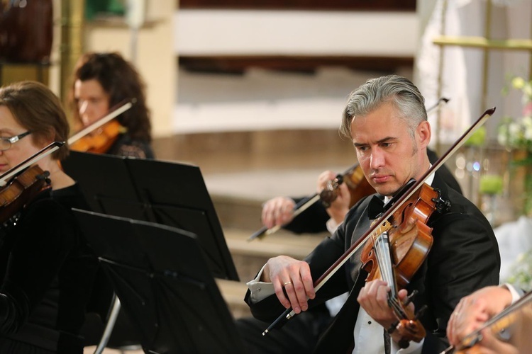 Koncert muzyki w Ożarowie 