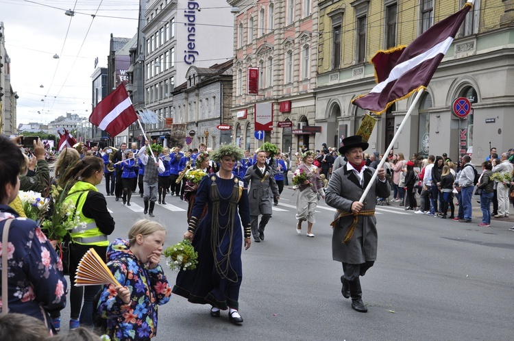 Łotwa śpiewa i tańczy