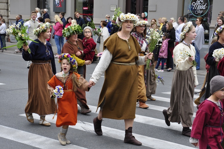 Łotwa śpiewa i tańczy