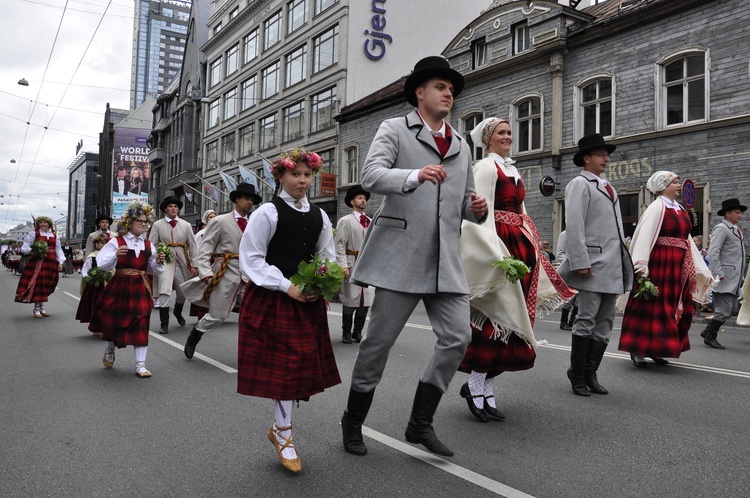 Łotwa śpiewa i tańczy