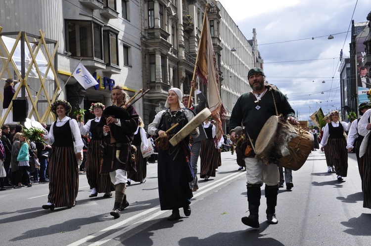 Łotwa śpiewa i tańczy