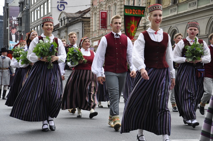 Łotwa śpiewa i tańczy