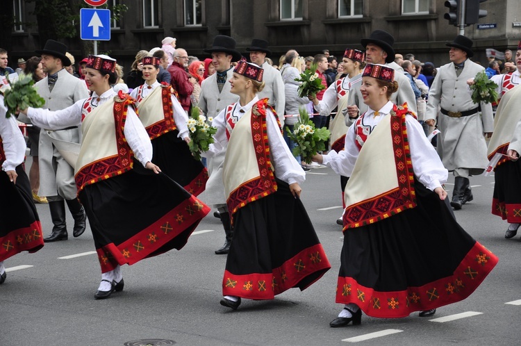 Łotwa śpiewa i tańczy