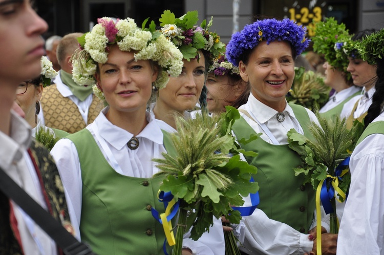 Łotwa śpiewa i tańczy