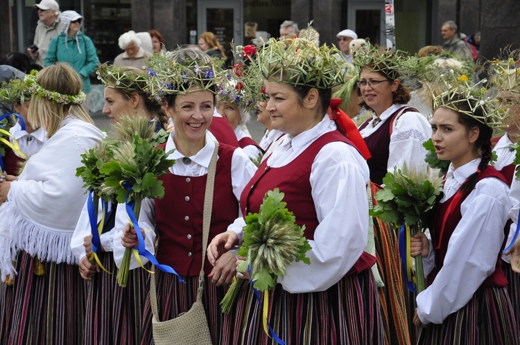 Łotwa śpiewa i tańczy