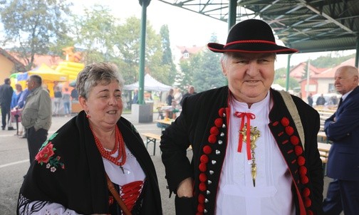 Matka Boża w Rajczy: z koroną i królewskim berłem 