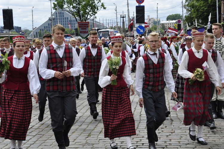 Łotwa śpiewa i tańczy