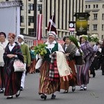 Łotwa śpiewa i tańczy