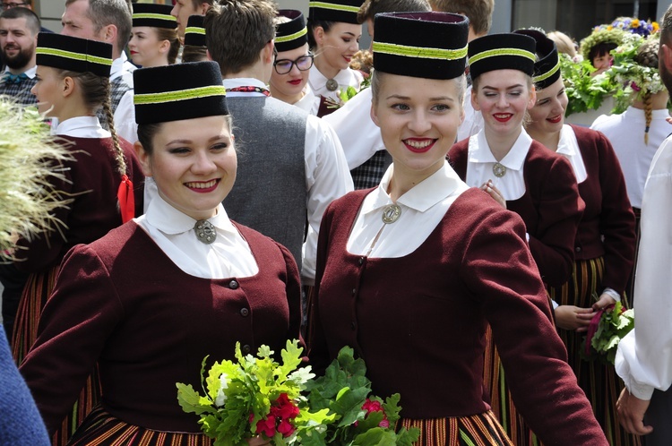 Łotwa śpiewa i tańczy