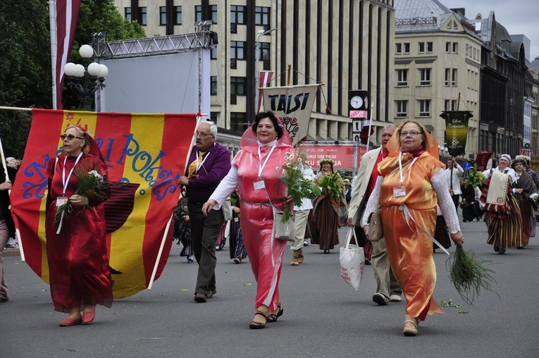 Łotwa śpiewa i tańczy