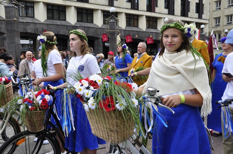 Łotwa śpiewa i tańczy