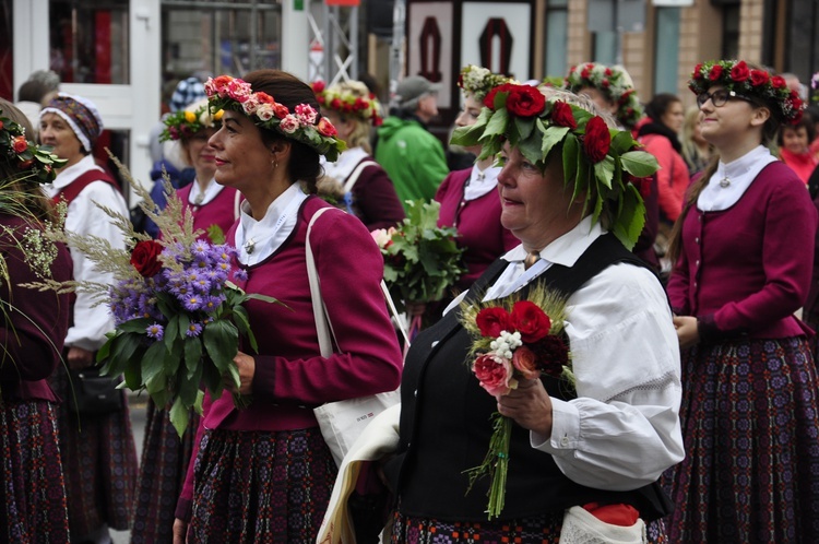 Łotwa śpiewa i tańczy