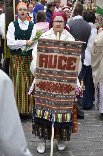 Łotwa śpiewa i tańczy