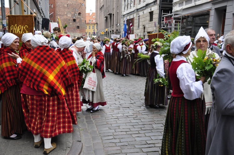 Łotwa śpiewa i tańczy