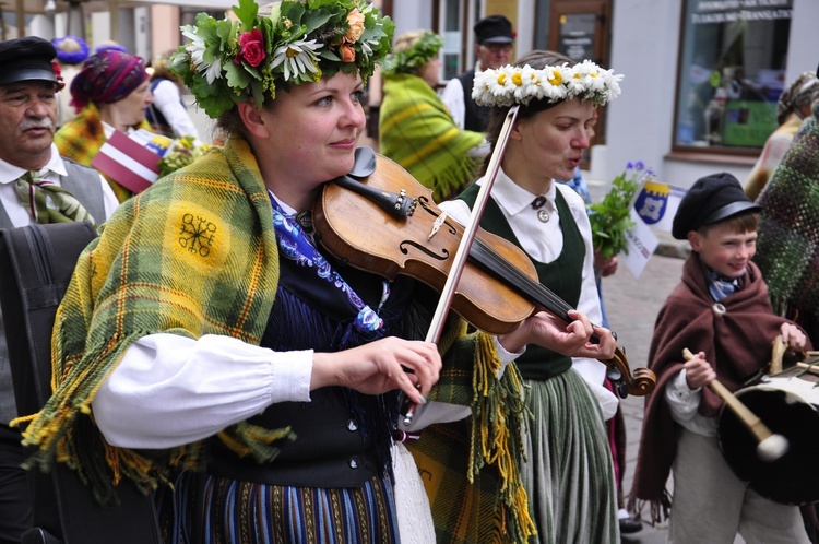 Łotwa śpiewa i tańczy