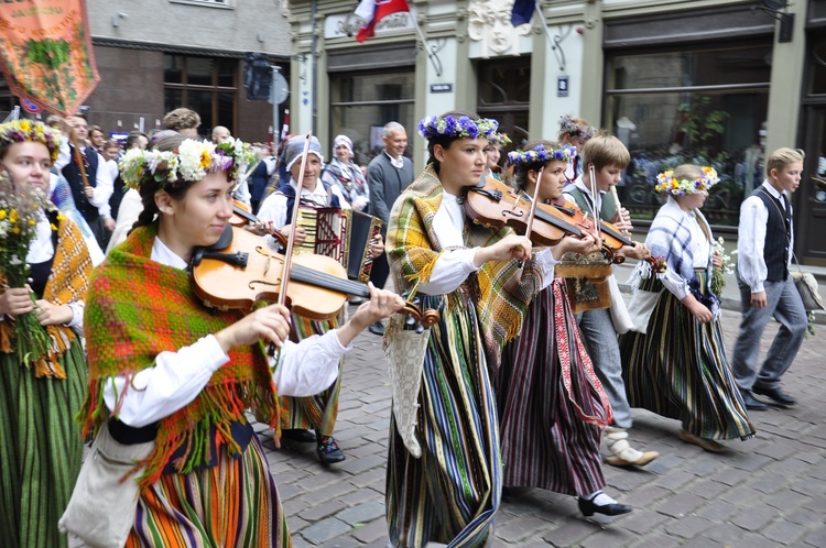 Łotwa śpiewa i tańczy