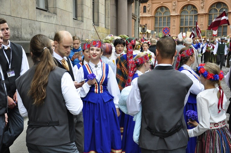 Łotwa śpiewa i tańczy
