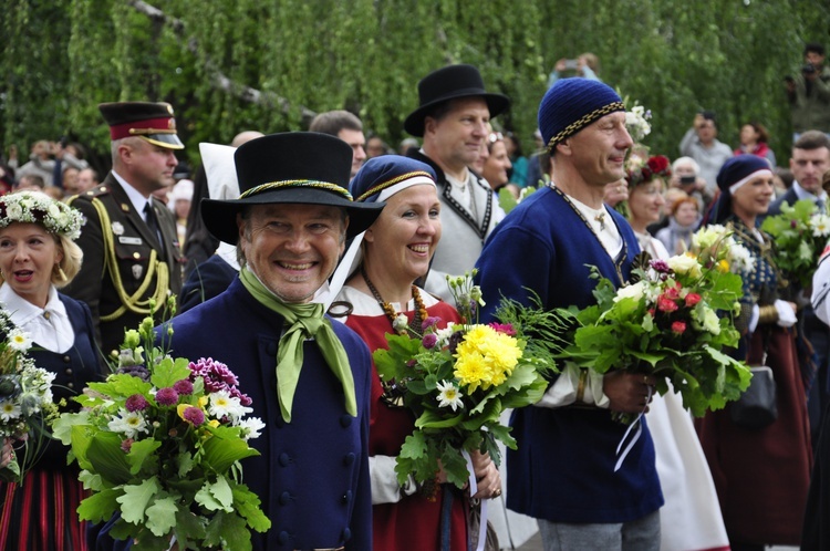 Łotwa śpiewa i tańczy