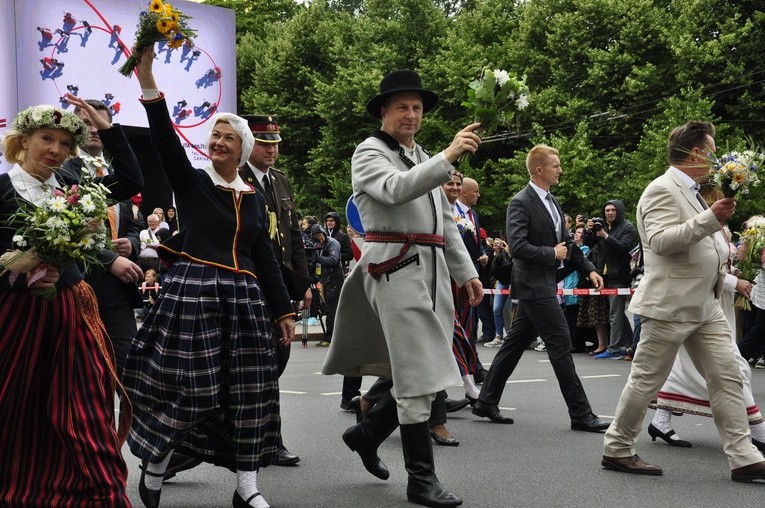 Łotwa śpiewa i tańczy