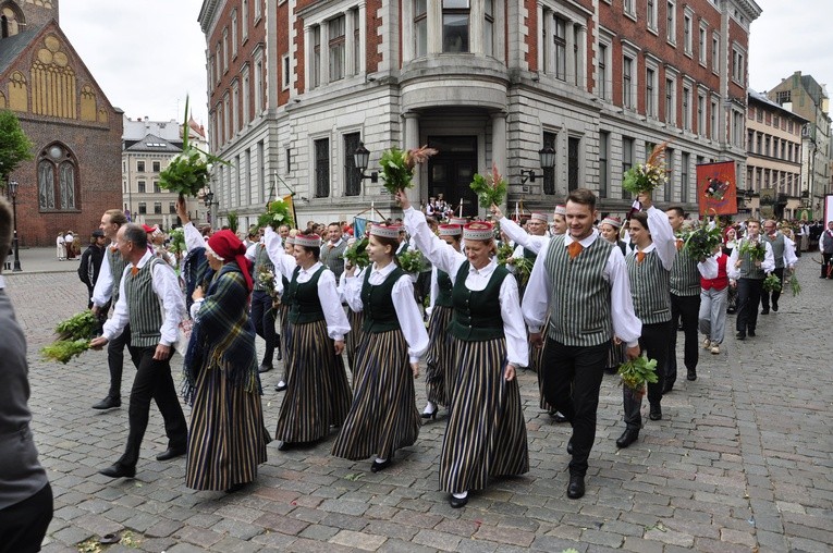 Łotwa śpiewa i tańczy