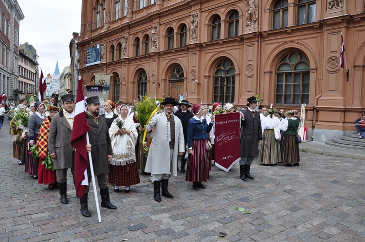 Łotwa śpiewa i tańczy