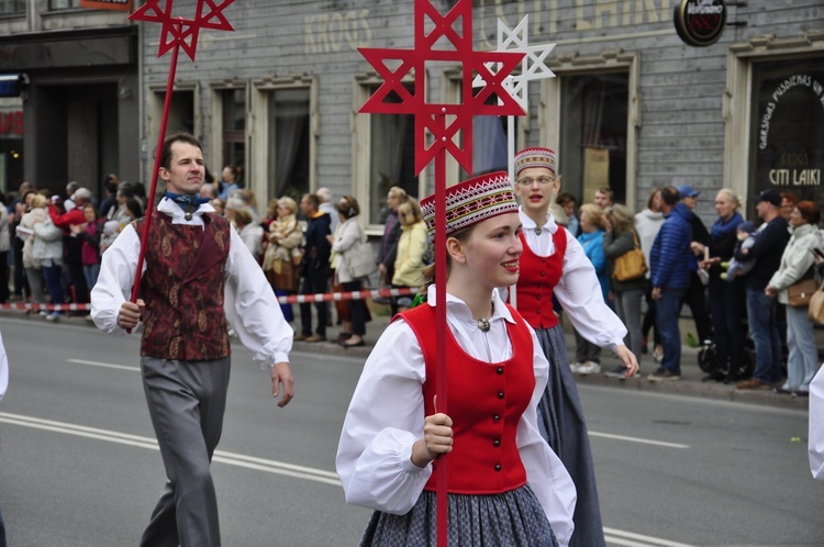 Łotwa śpiewa i tańczy