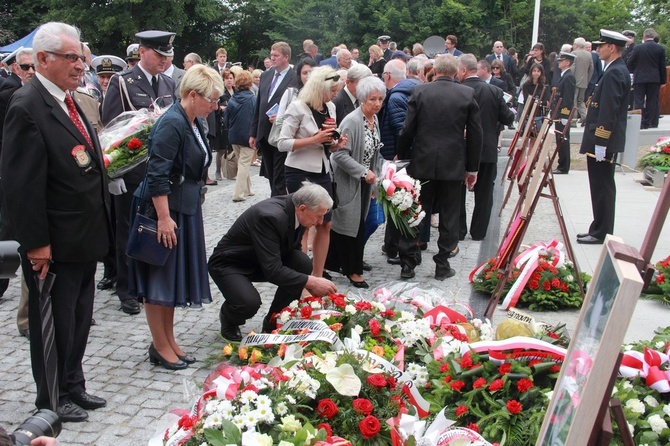 Pogrzeb marynarzy - ofiar komunistycznego terroru